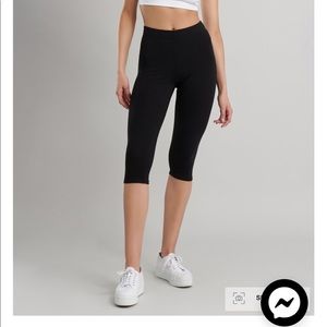 Garage black high rise Capri legging large